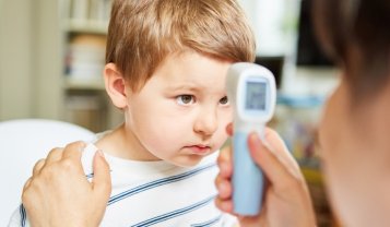 Bambini e febbre: gli errori comuni dei genitori