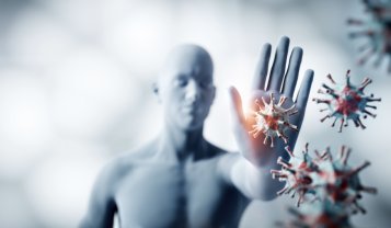 Cambio di stagione e sistema immunitario: come rinforzarlo davvero