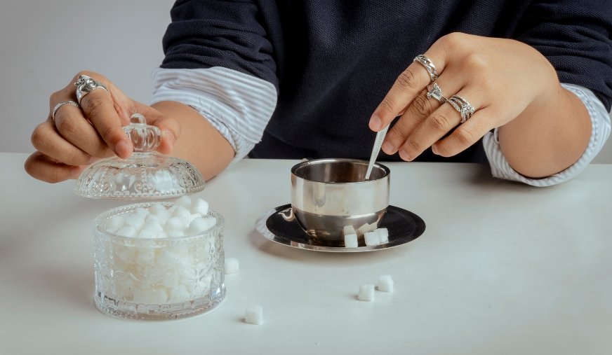 Troppi zuccheri accelerano l’invecchiamento della pelle: scopri come prevenire