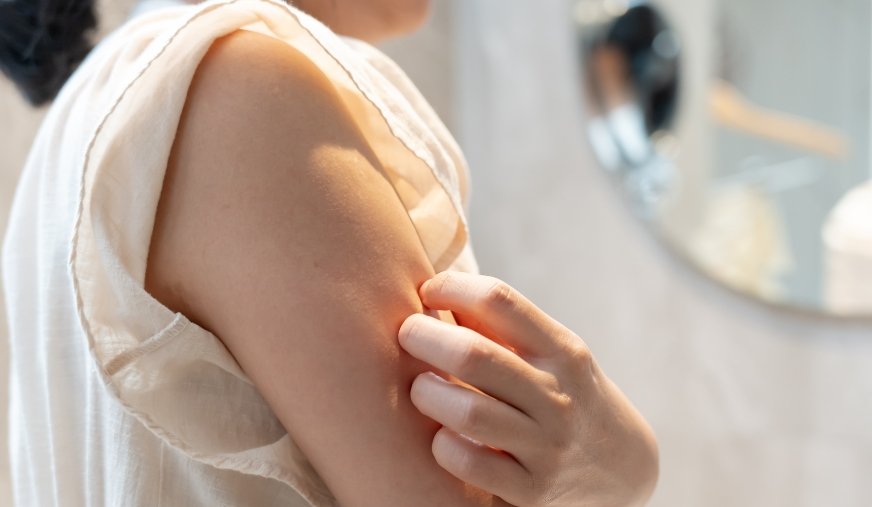 Pelle che tira, pizzica o arrossata: cosa significa davvero