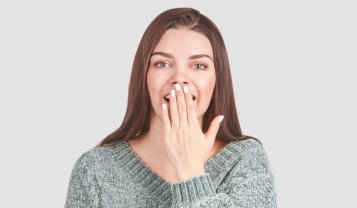 Alitosi: come combattere questo imbarazzante fastidio