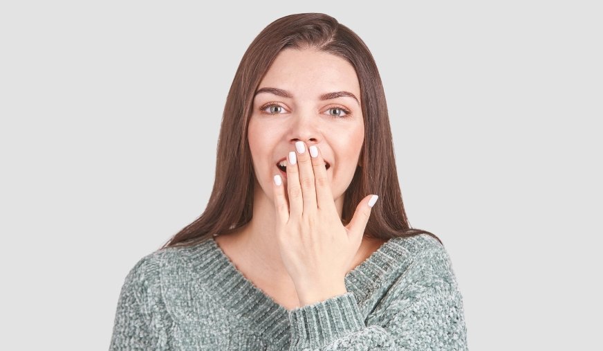 Alitosi: come combattere questo imbarazzante fastidio