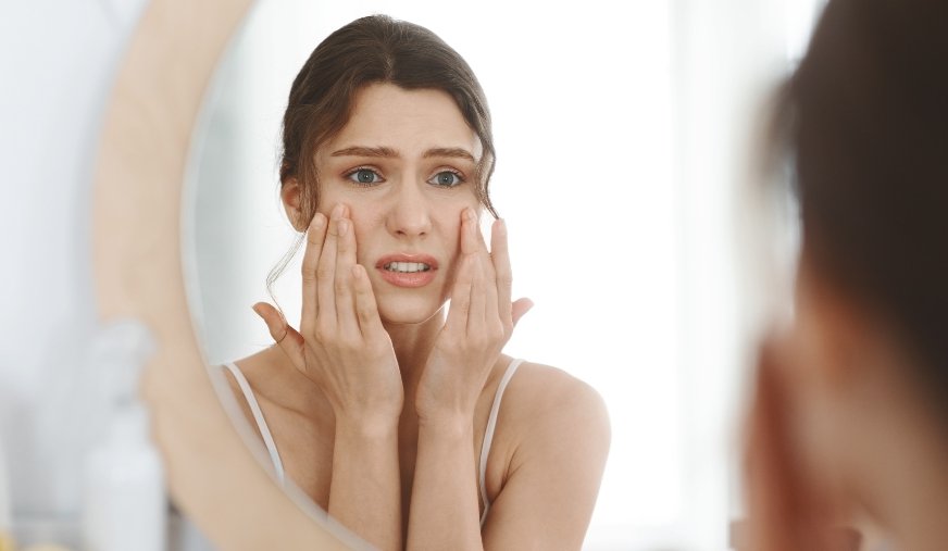 Pelle spenta e stressata post estate? Ecco come riattivarla